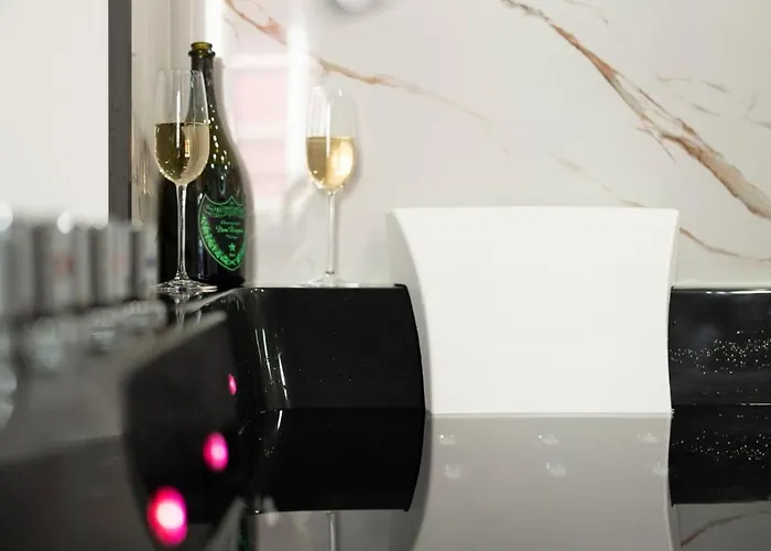 Magnifique Luxe Jacuzzi Centre *